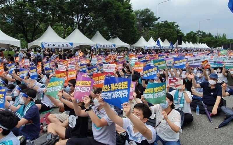 政 "집단행동 금지"···업무개시명령→처벌 촉각